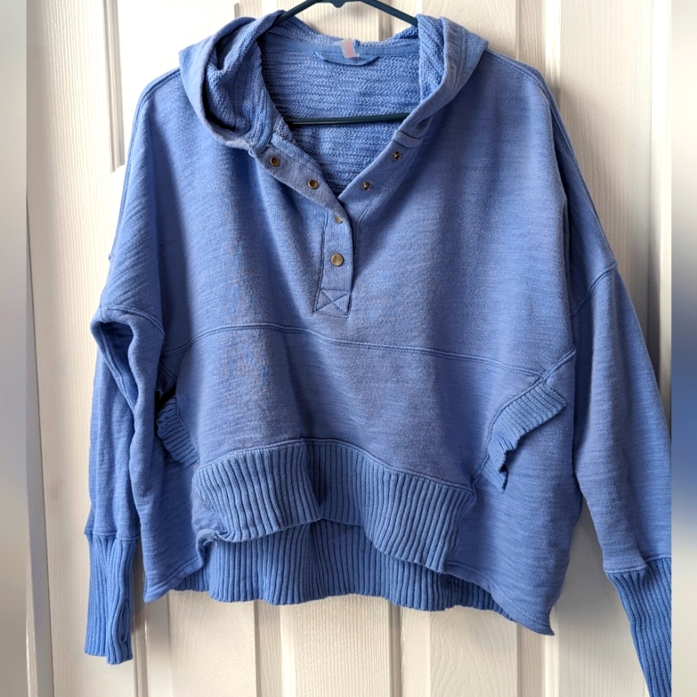 Oversized crop hoodie